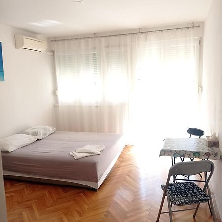 Pretty Big Double Bed Room With Balcony Split Exterior foto